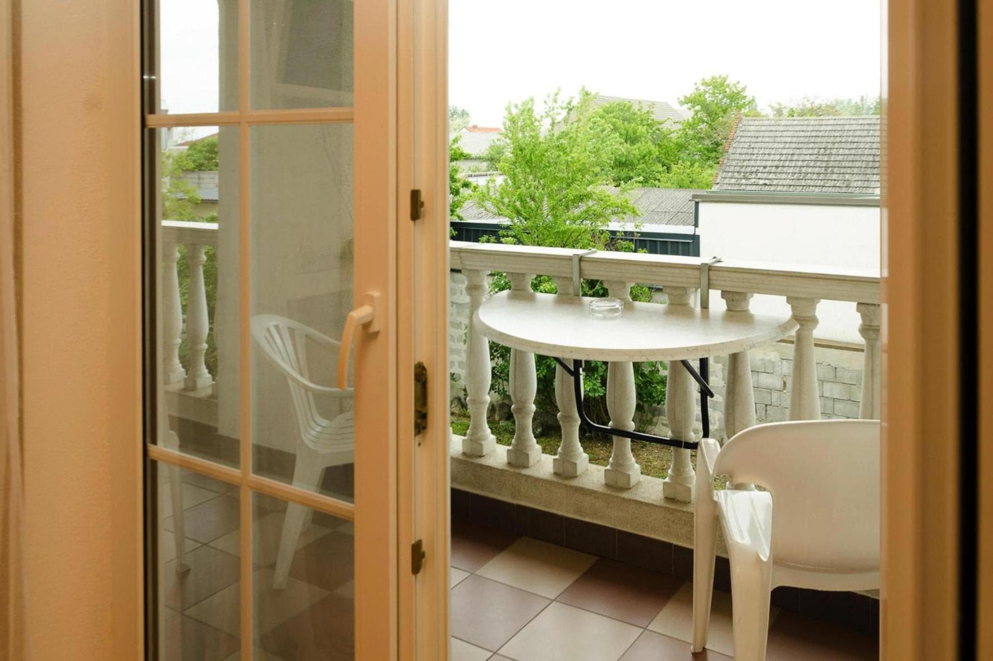 Apartment In Podersdorf Am See With A Bicycle Storage Exterior foto